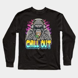 Street Beat: Gorilla in Hip Hop Attire Long Sleeve T-Shirt